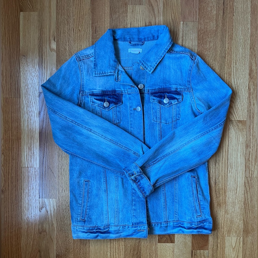 Ingrid and Isabel Light Wash Mama Denim Jacket - Picture 4 of 4